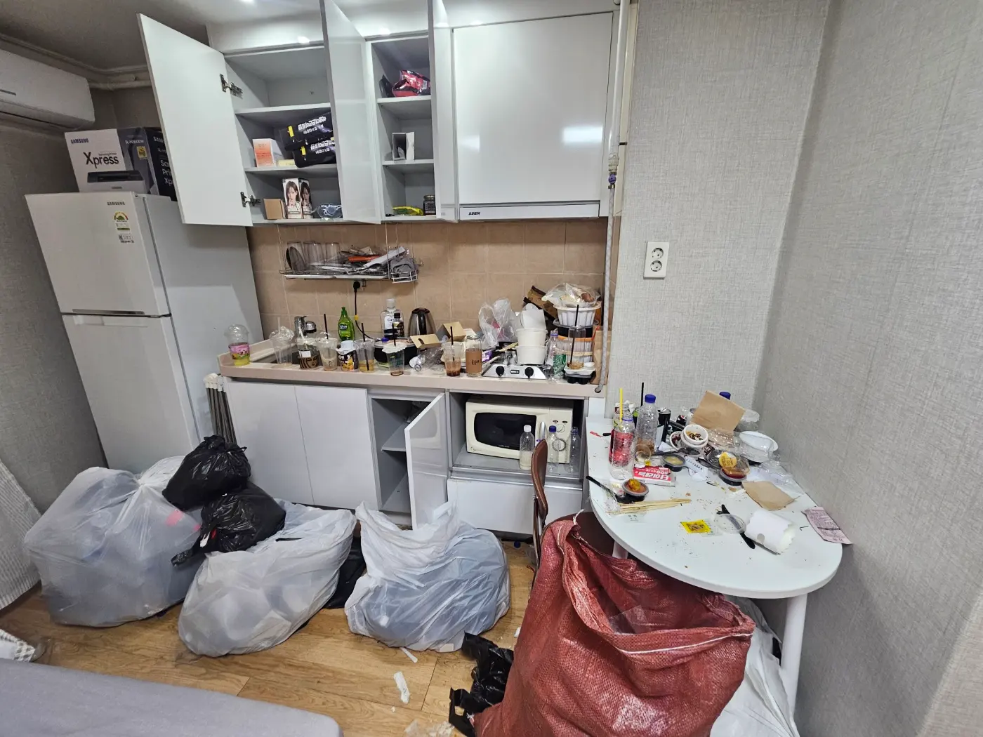 이사 후 주방 작업 전